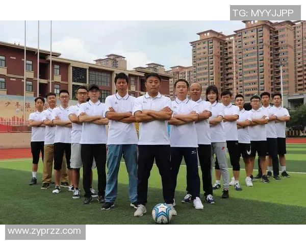 在绿茵场上绽放的狂野力量:一位女足球明星的暴力与荣耀之路